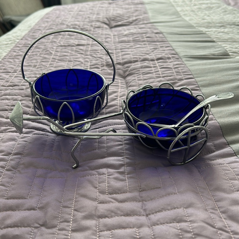 🔥🔥Set of 2 Vintage Cobalt Blue Glass Bowl in Silver Tone Metal Basket with spoon
